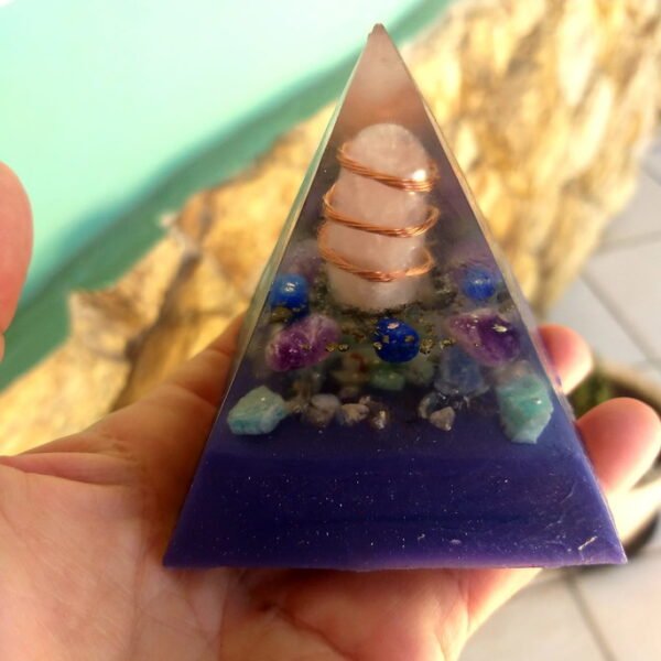 Pirâmide Violeta Orgonite Amor - Quartzo Rosa - Imagem 2