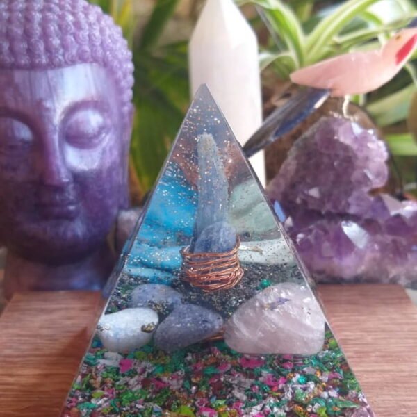 Pirâmide Orgonite Cianita Azul - Proteção de Arcanjo Miguel - Imagem 4