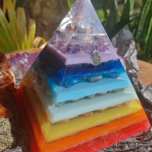 Pirâmide Orgonite 7 Chakras Altura Peça Personalizada -16cm - Imagem 2