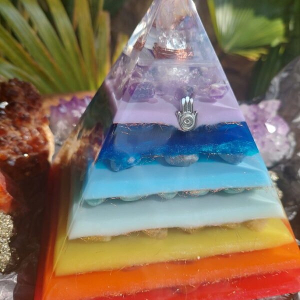 Pirâmide Orgonite 7 Chakras Altura Peça Personalizada -16cm - Imagem 3