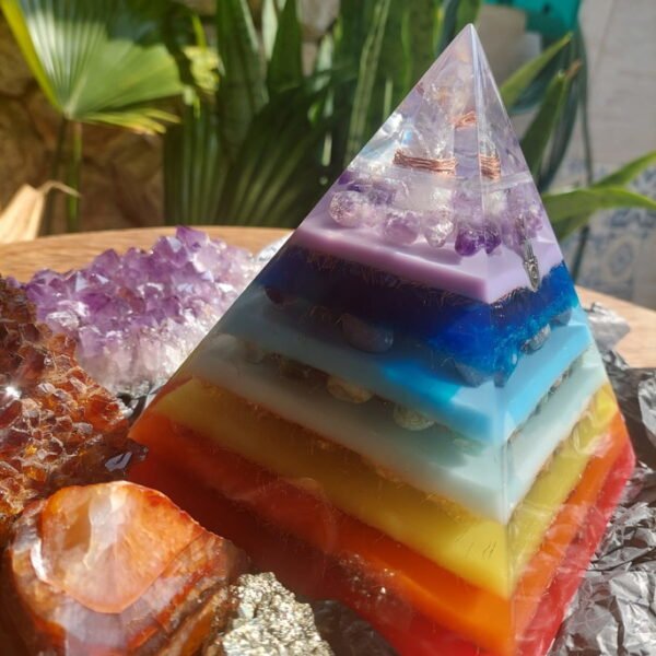 Pirâmide Orgonite 7 Chakras Altura Peça Personalizada -16cm