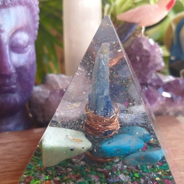 Pirâmide Orgonite Cianita Azul - Proteção de Arcanjo Miguel