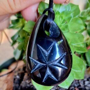 Colar preto com Cruz de Malta